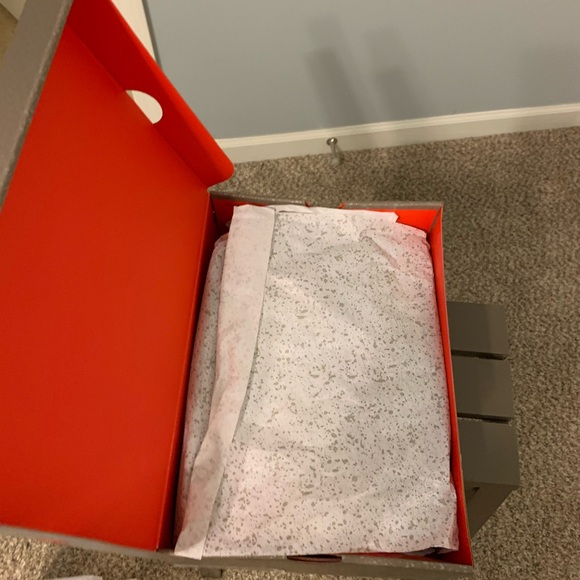 Air Jordan 4 Retro Taupe Haze - Picture 4 of 9